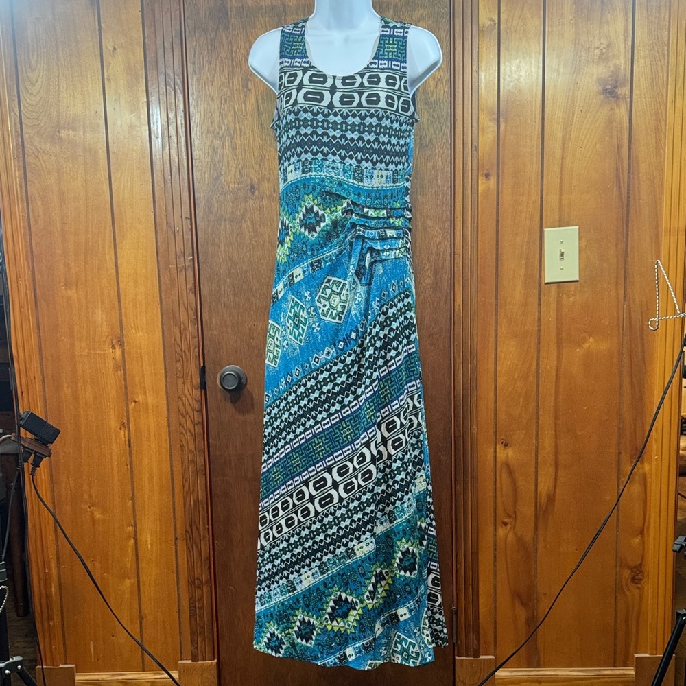 ECI Sleeveless Geometric Maxi‎ Dress in Blue and Black